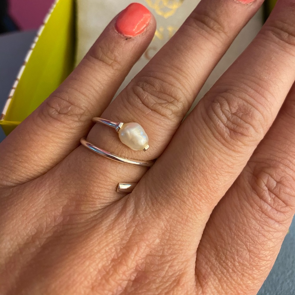 Kendra Scott  “Jayla”  pearl ring silver tone